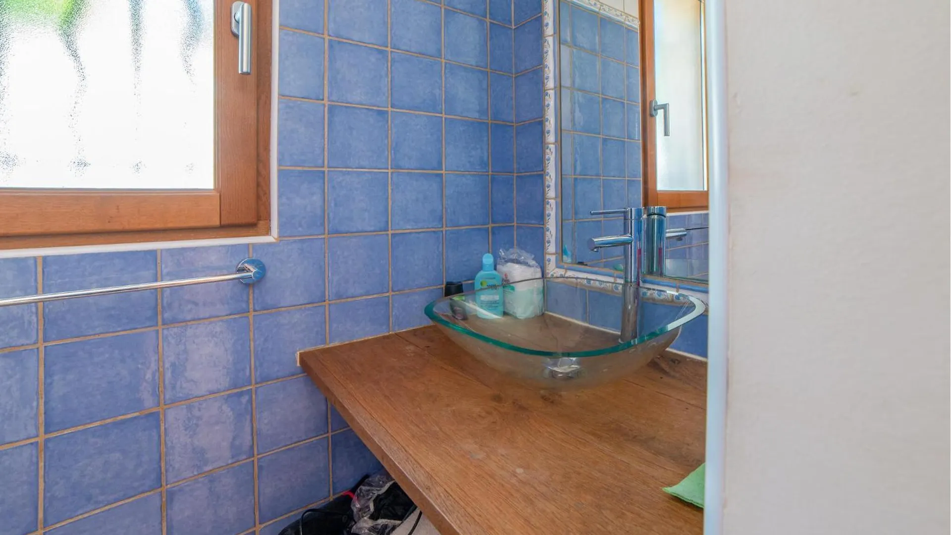 4 Bedroom Pet Friendly Home In Besse-Sur-Issole 0*,