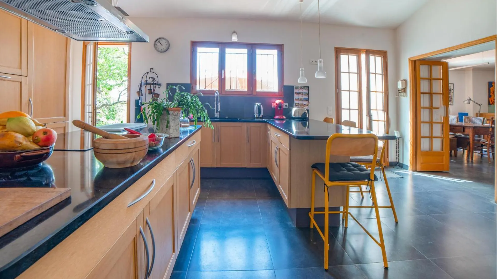 4 Bedroom Pet Friendly Home In Besse-Sur-Issole Frankrike