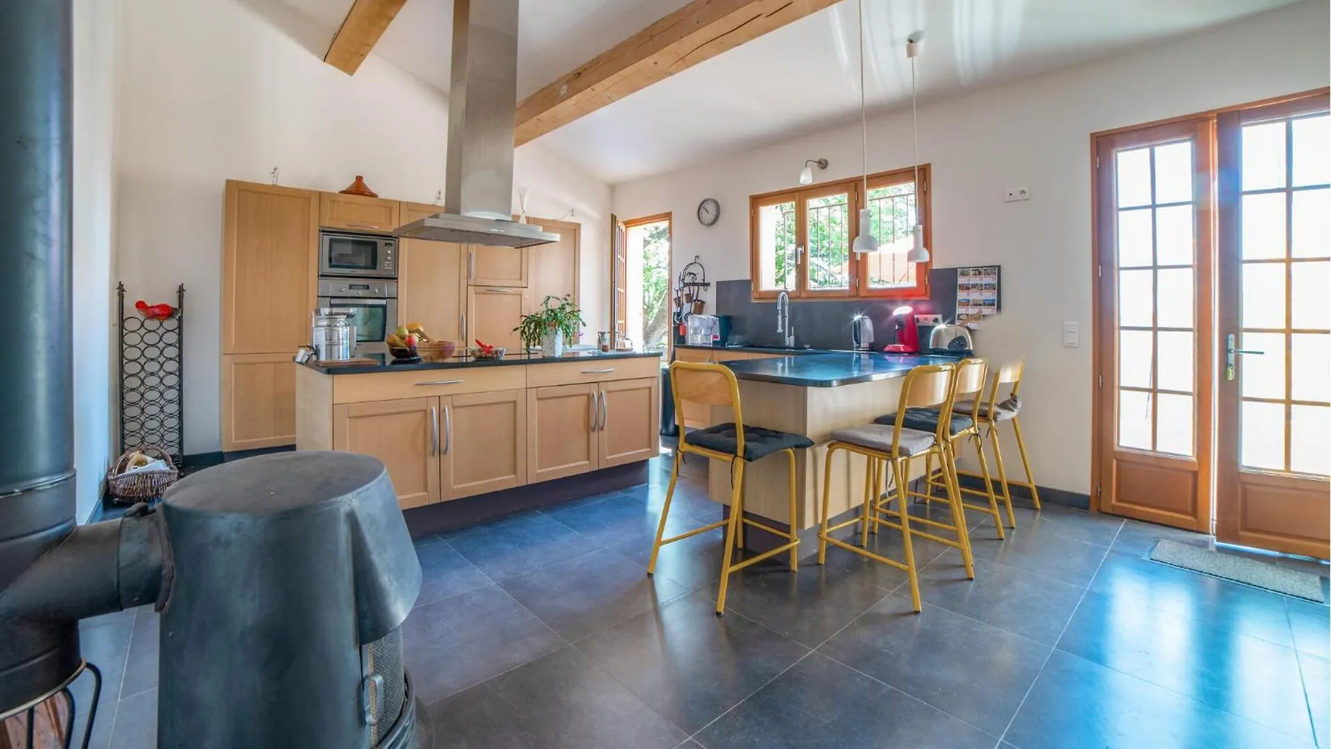 4 Bedroom Pet Friendly Home In Besse-Sur-Issole Semesterbostad