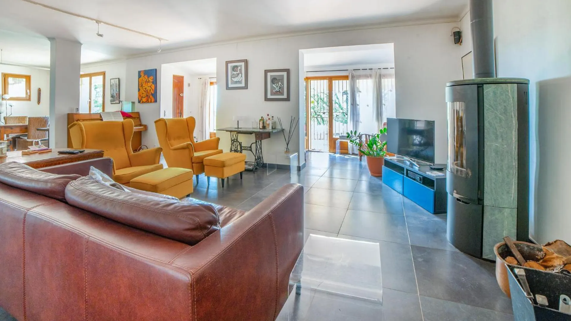 4 Bedroom Pet Friendly Home In Besse-Sur-Issole