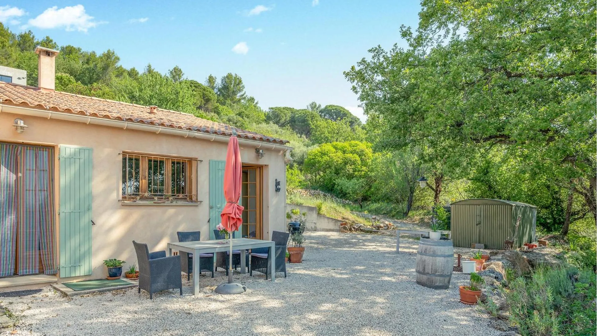4 Bedroom Pet Friendly Home In Besse-Sur-Issole Semesterbostad