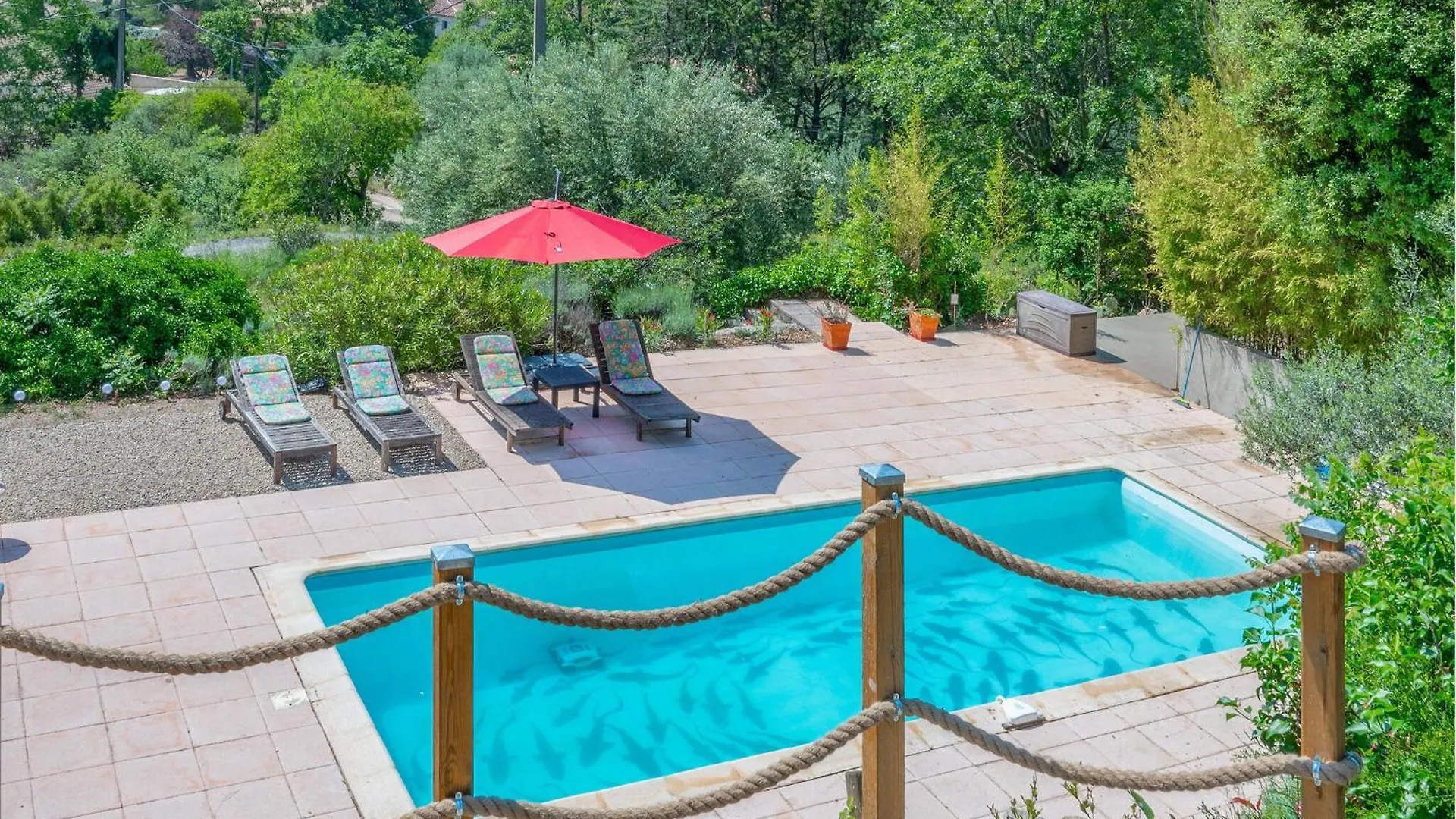 4 Bedroom Pet Friendly Home In Besse-Sur-Issole Frankrike