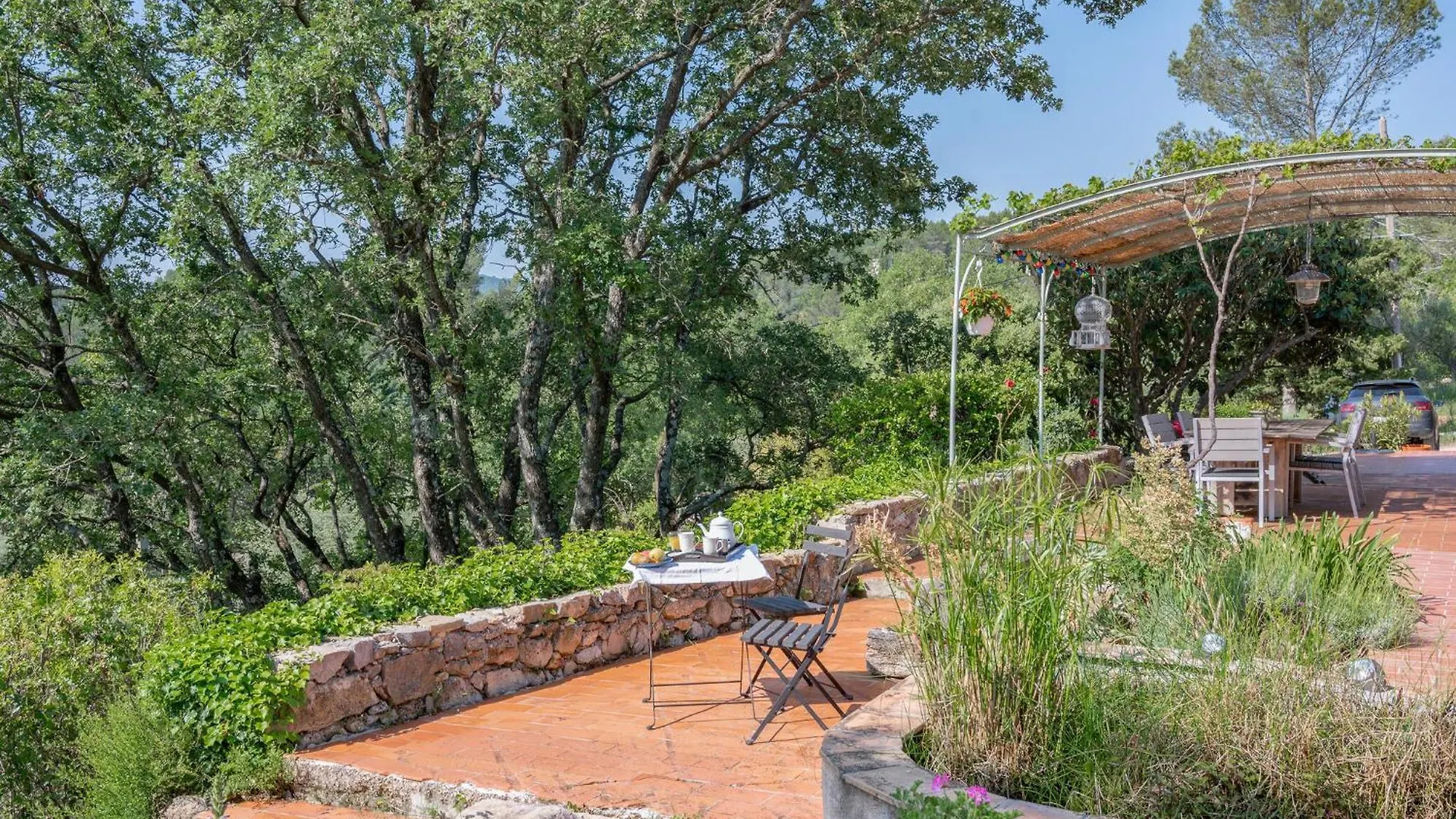 4 Bedroom Pet Friendly Home In Besse-Sur-Issole 0*,  Frankrike